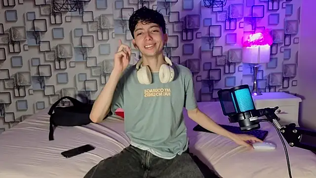 Snapshot of Twink_Sebas7 chatting on 06-11-26, 12:14 Twink Sebas7 online show from 06-11-26, 12:14