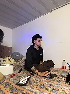 hotlatinocouple   online show from 04-23-26, 05:52