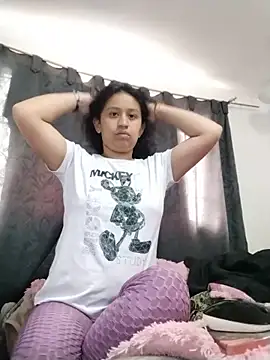 Snapshot of katrina-09 chatting on 05-25-26, 12:33 katrina-09 online show from 05-25-26, 12:33