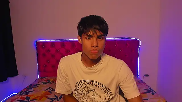 Snapshot of skinny_sam chatting on 04-12-26, 04:06 skinny sam online show from 04-12-26, 04:06