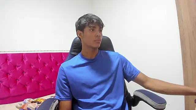 Snapshot of skinny_sam chatting on 04-16-26, 03:18 skinny sam online show from 04-16-26, 03:18