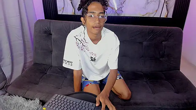 triiangel latinboy online show from 05-25-26, 12:22