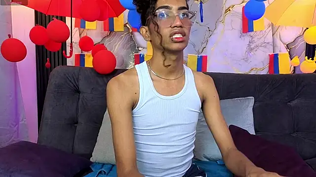 Snapshot of triiangel_latinboy chatting on 07-09-26, 12:42 triiangel latinboy online show from 07-09-26, 12:42