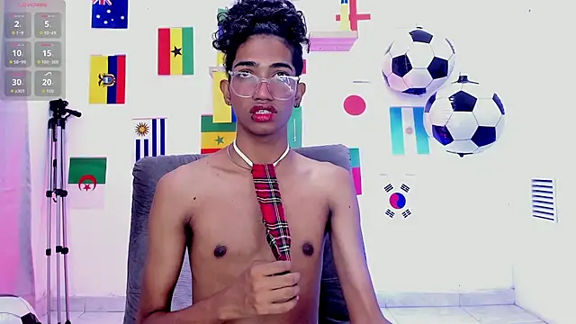 Snapshot of triiangel_latinboy chatting on 07-10-26, 12:41 triiangel latinboy online show from 07-10-26, 12:41