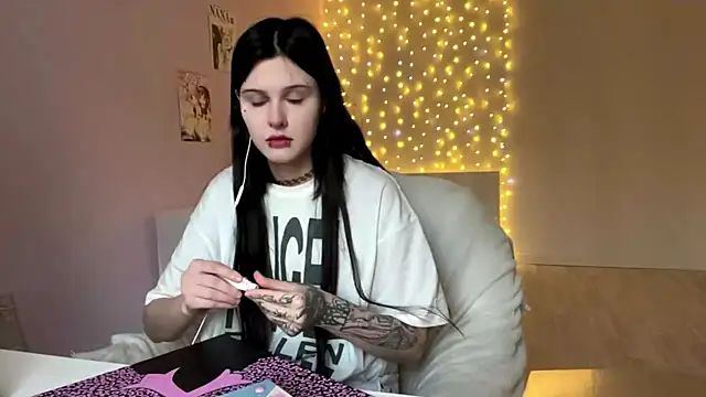 Snapshot of LeaptIssue chatting on 04-15-26, 03:41 LeaptIssue online show from 04-15-26, 03:41