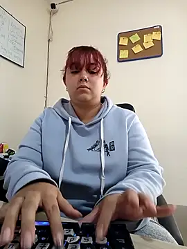AliceScoot  online show from 05-09-26, 05:18