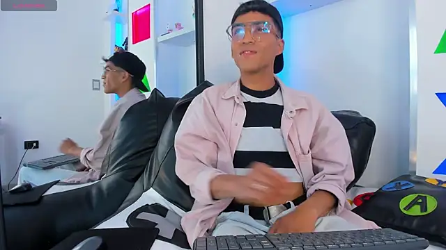 Aziel Jenner online show from 04-21-26, 04:19