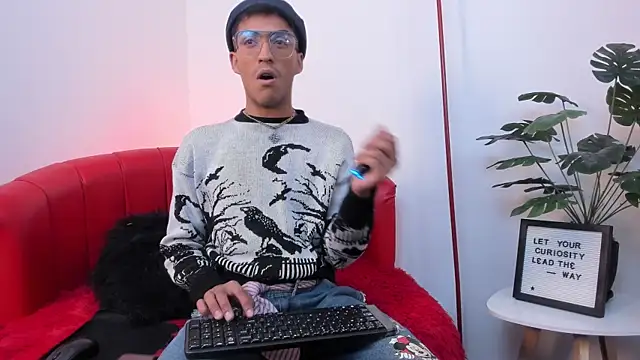 Aziel Jenner online show from 04-26-26, 05:16