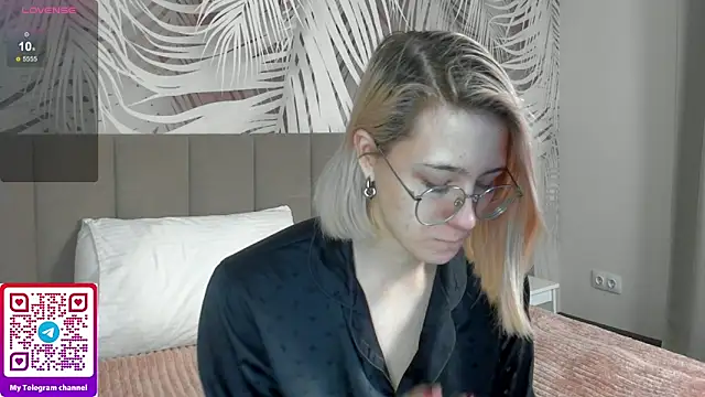 Lizzyvega online show from 05-25-26, 01:55
