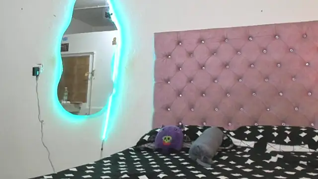 laurenlaine online show from 05-23-26, 03:38