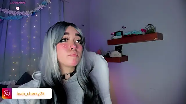 Snapshot of Leah_cherry chatting on 06-10-26, 05:50 Leah cherry online show from 06-10-26, 05:50