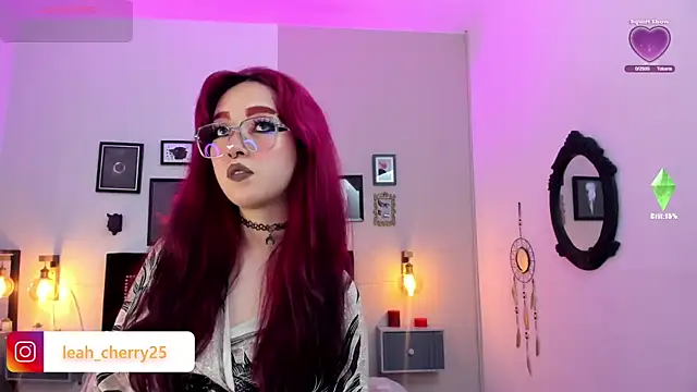 Snapshot of Leah_cherry chatting on 06-17-26, 09:16 Leah cherry online show from 06-17-26, 09:16