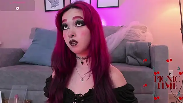 Snapshot of Leah_cherry chatting on 06-18-26, 10:25 Leah cherry online show from 06-18-26, 10:25