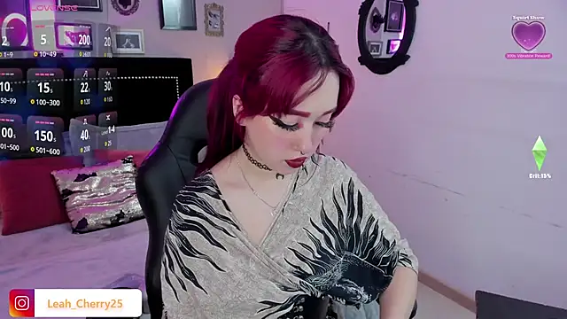 Snapshot of Leah_cherry chatting on 06-19-26, 09:51 Leah cherry online show from 06-19-26, 09:51