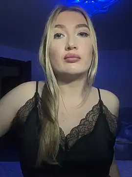 Snapshot of Mira_royy chatting on 05-27-26, 05:54 Mira royy online show from 05-27-26, 05:54