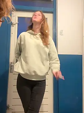 SweetNatalie699 online show from 04-12-26, 07:19