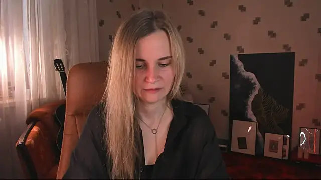 Snapshot of MiaSparkes chatting on 06-23-26, 11:30 MiaSparkes online show from 06-23-26, 11:30