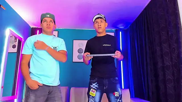  HotWildwolves online show from 04-15-26, 07:32