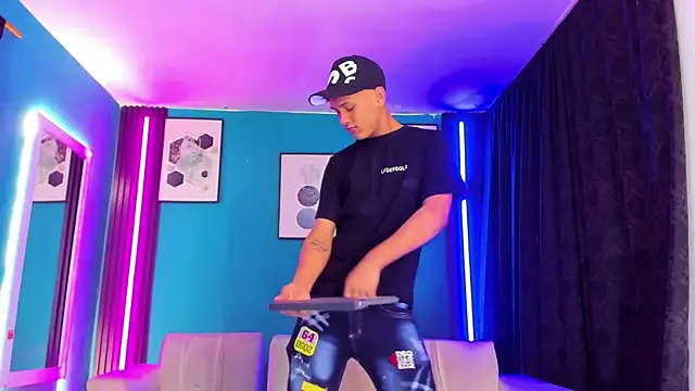  HotWildwolves online show from 04-15-26, 07:58