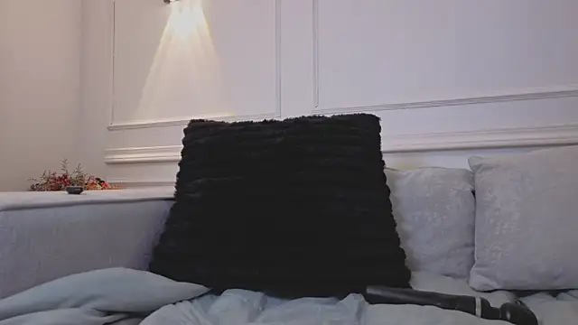 giigii hadidd online show from 06-17-26, 07:26