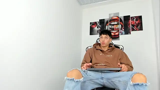 eithan boy  online show from 06-04-26, 11:38