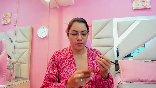 luna hix online show from 04-28-26, 04:06