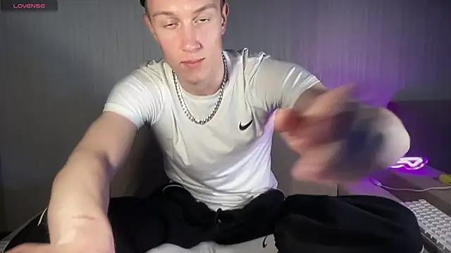 Travis Gracile online show from 06-19-26, 09:02