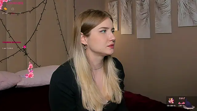 Snapshot of Liacandy_ chatting on 04-14-26, 08:53 Liacandy online show from 04-14-26, 08:53