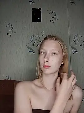 Snapshot of Tanya_Savel chatting on 05-18-26, 01:02 Tanya Savel online show from 05-18-26, 01:02