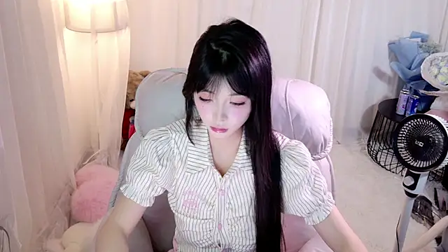Zoe-001 online show from 04-26-26, 02:04