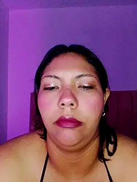 Snapshot of Izel_ chatting on 04-24-26, 04:04 Izel online show from 04-24-26, 04:04