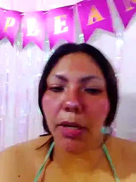 Snapshot of Izel_ chatting on 05-19-26, 01:56 Izel online show from 05-19-26, 01:56