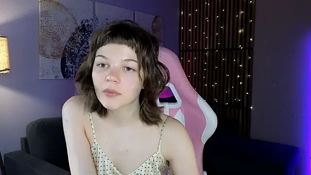 Snapshot of kira_naughtly chatting on 04-15-26, 02:13 kira naughtly online show from 04-15-26, 02:13