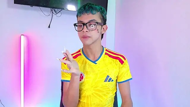 Snapshot of Apolo_Prince1 chatting on 06-17-26, 10:00 Apolo Prince1 online show from 06-17-26, 10:00