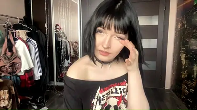 Snapshot of virusDoll chatting on 05-06-26, 11:48 virusDoll online show from 05-06-26, 11:48