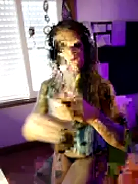 Snapshot of LauKiss chatting on 04-11-26, 07:18 LauKiss online show from 04-11-26, 07:18