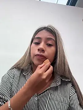 Snapshot of Kimmiebellarie chatting on 04-24-26, 01:02 Kimmiebellarie online show from 04-24-26, 01:02