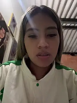 Snapshot of Kimmiebellarie chatting on 06-07-26, 11:52 Kimmiebellarie online show from 06-07-26, 11:52