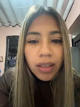Snapshot of Kimmiebellarie chatting on 06-19-26, 02:05 Kimmiebellarie online show from 06-19-26, 02:05