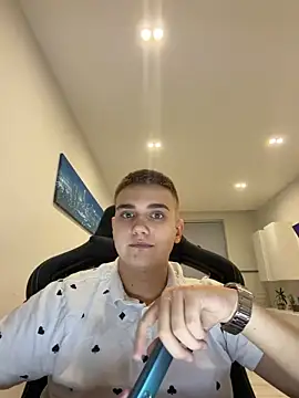 WARDEN w online show from 04-18-26, 06:56