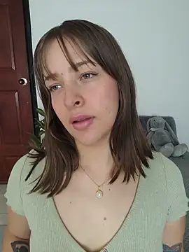 Snapshot of Mari_Rouse chatting on 05-15-26, 01:29 Mari Rouse online show from 05-15-26, 01:29