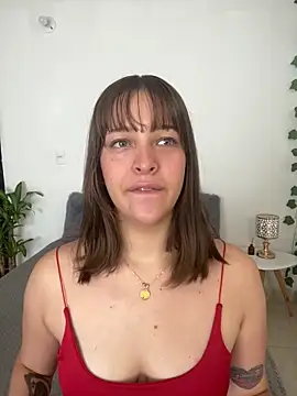 Snapshot of Mari_Rouse chatting on 05-21-26, 12:12 Mari Rouse online show from 05-21-26, 12:12