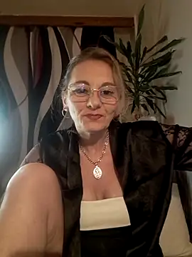 Blond lady czech online show from 04-19-26, 06:32
