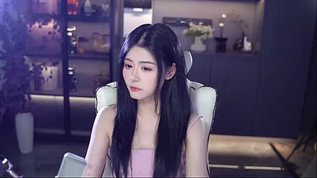 Snapshot of Seraphinei chatting on 05-15-26, 12:12 Seraphinei online show from 05-15-26, 12:12
