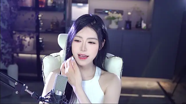 Snapshot of Seraphinei chatting on 05-24-26, 12:54 Seraphinei online show from 05-24-26, 12:54