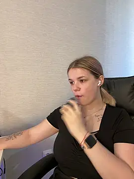 Snapshot of KimEvanss chatting on 07-04-26, 05:02 KimEvanss online show from 07-04-26, 05:02