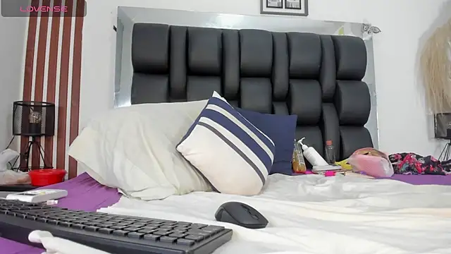 Snapshot of MILF_AURORA chatting on 05-26-26, 08:49 MILF AURORA online show from 05-26-26, 08:49