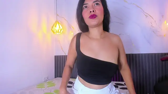 Vanessa Lune online show from 05-15-26, 01:51