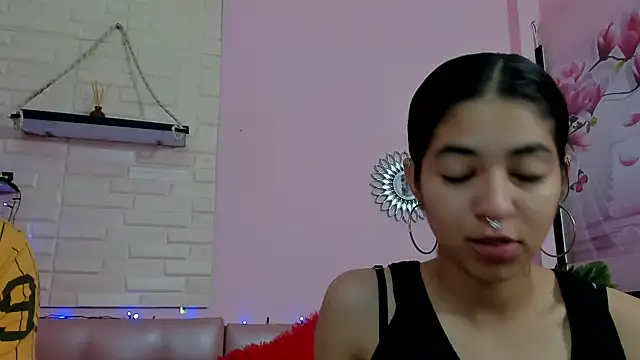 Snapshot of Aronandmoli69 chatting on 06-17-26, 12:50 Aronandmoli69 online show from 06-17-26, 12:50