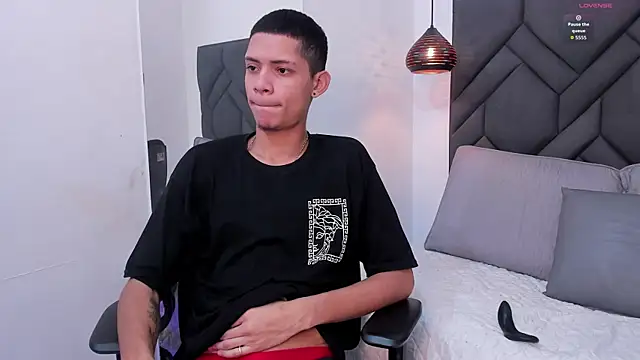 Snapshot of Axel_marcus chatting on 04-11-26, 10:36 Axel marcus online show from 04-11-26, 10:36